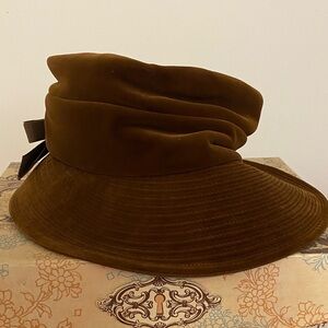 Gage Rich Brown Women's Hat, velvet texture in good shape